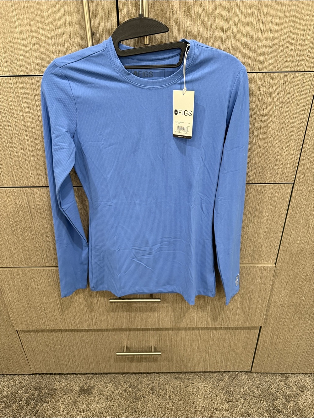 FIGS Women's Long Sleeve Crew in Blue brand new